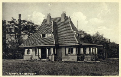 9056 Gezicht op de voor- en rechterzijde van het Duivenhuis (Willem Arntszlaan 9) te Den Dolder.